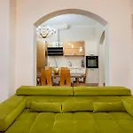 Elite Place Suite