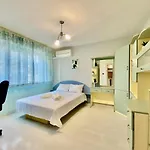 Chaika 29 - 3Bd Apartment For 5 People, 10Min From The Beach
