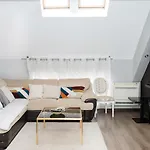 Modern 2-Level Apartment With Balcony In Varna By Flat Mаnager