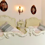 Royal Hotel
