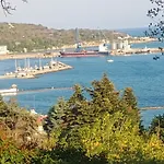 Queen'S View App-9 Free Pool,Parking, Fitness & Sea View