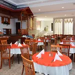 Estreya Palace & Residence