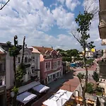 Zhakler - Top Center Apartment Opposite Starbucks
