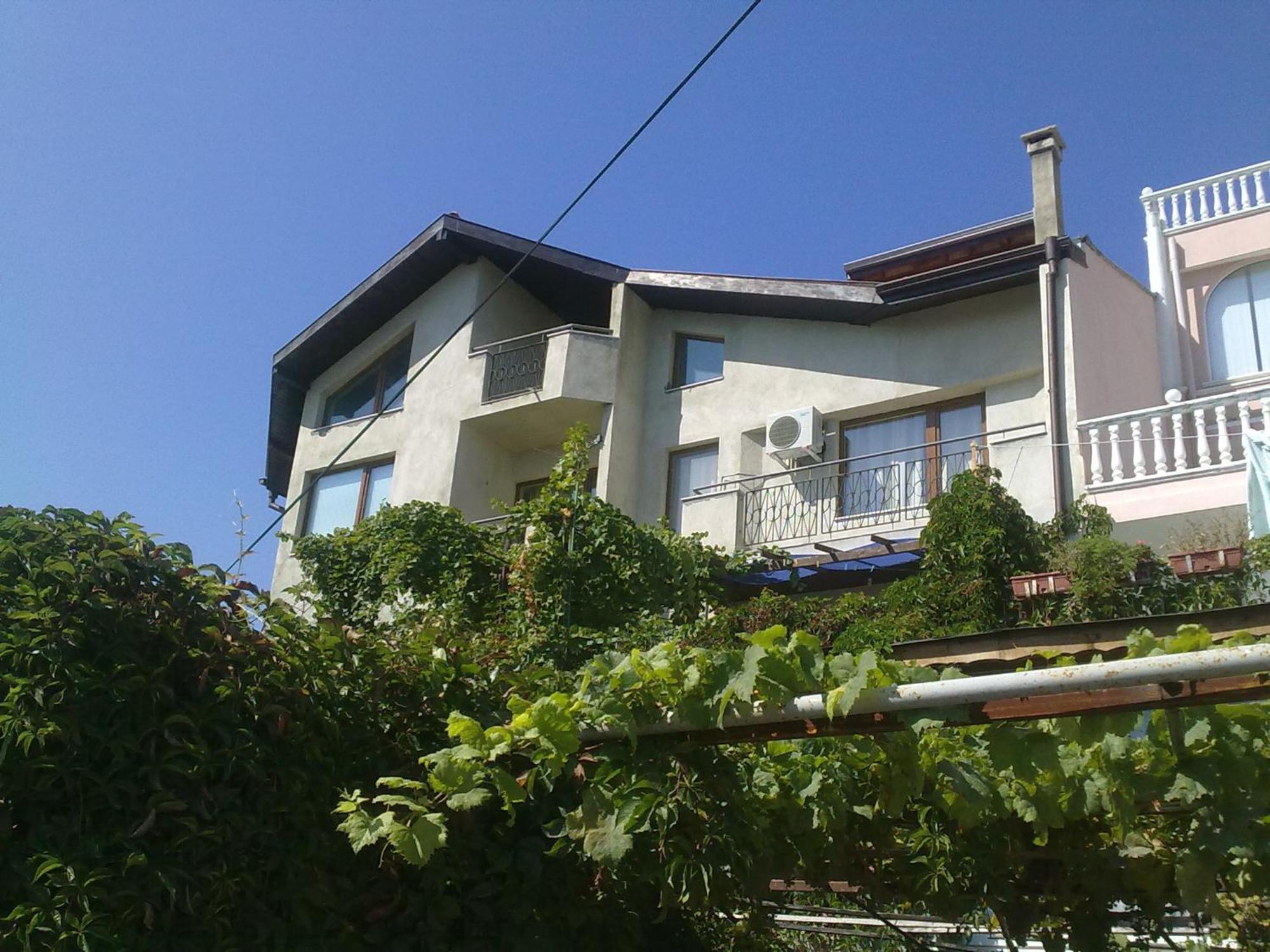 Elfi Guest house 2*