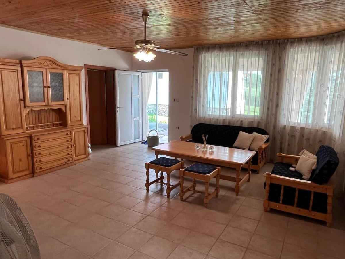 приятна къща за почивка караколев 2 Case de vacanță *