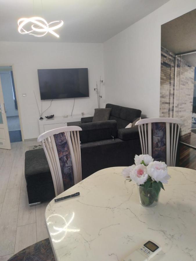 Spacious And Luxury 2 Bedroom Free Parking Warna