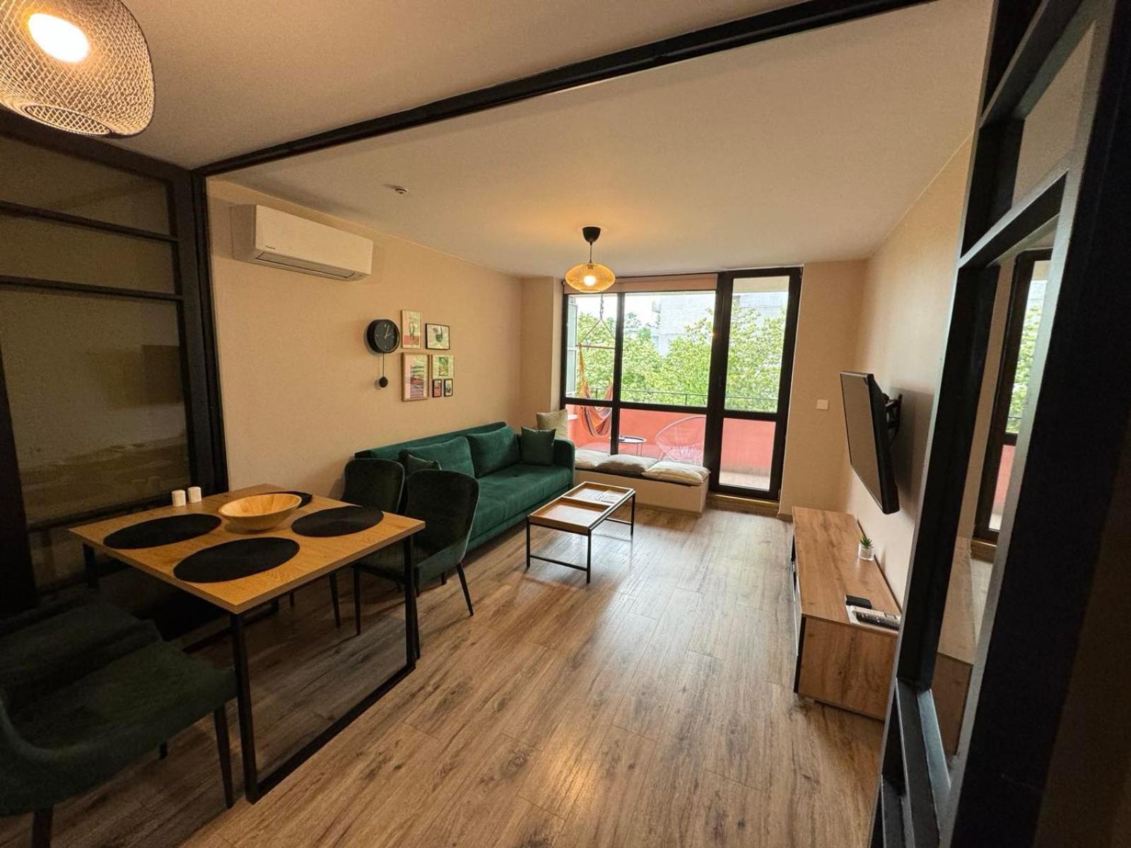 Апартаменты Lovely 1 Bedroom In The Heart Of