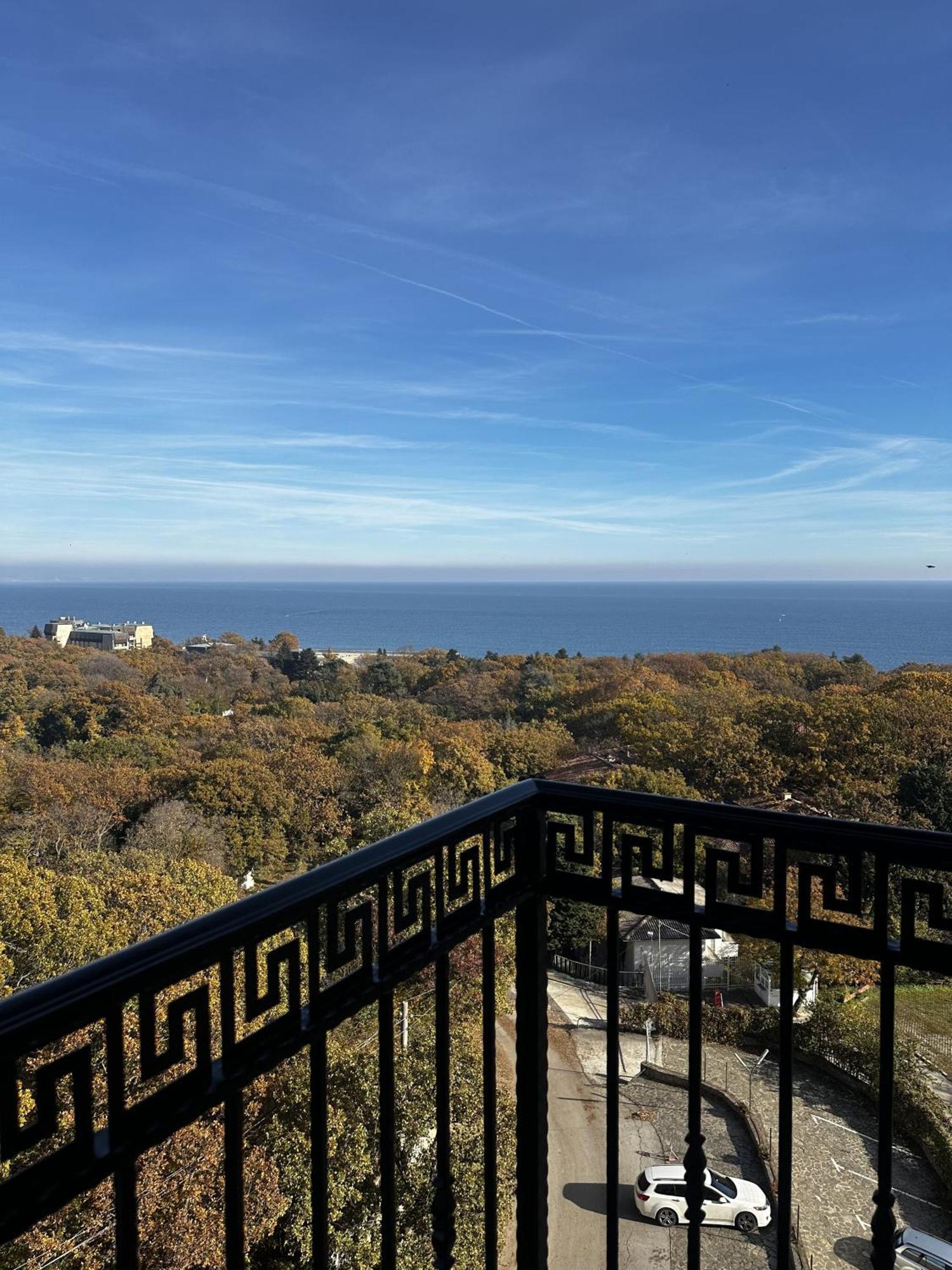 Riviera 3 *