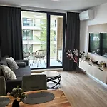 Luxury 2 Room Flat Free Parking And Wifi