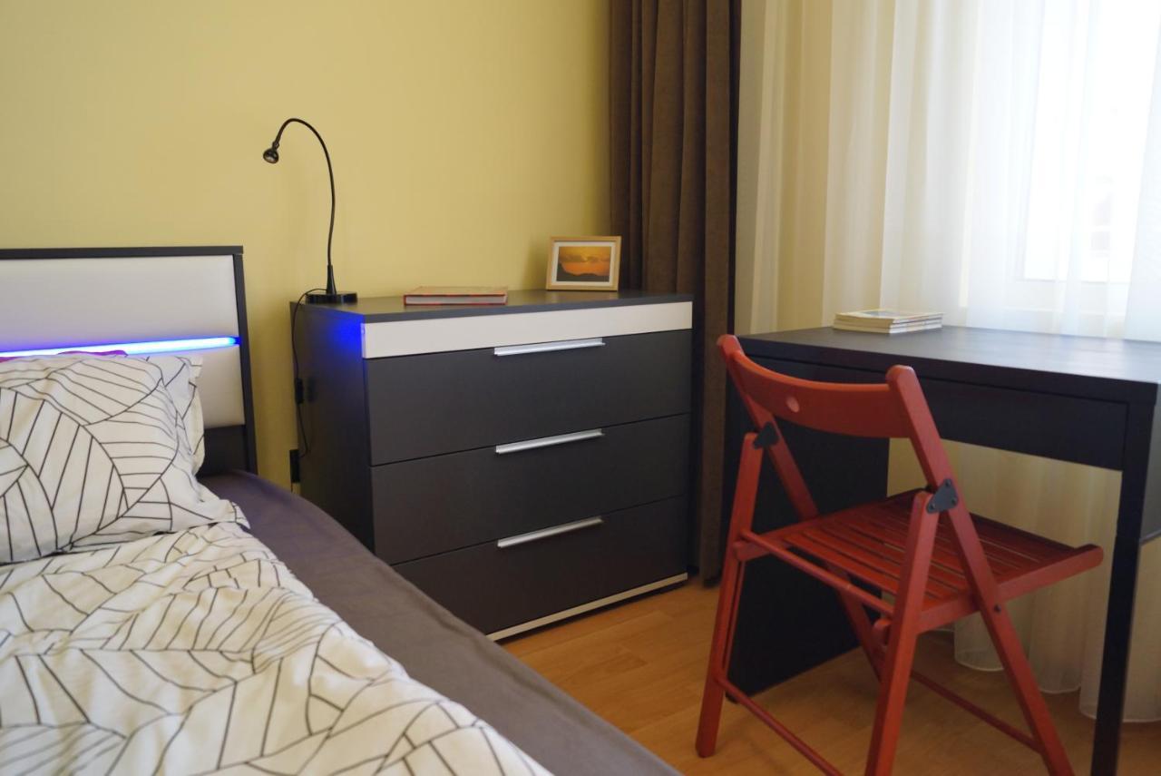 Spacious 2bdr - Free Parking - Walk Everywhere - 300 Mbps Wifi Appartamento