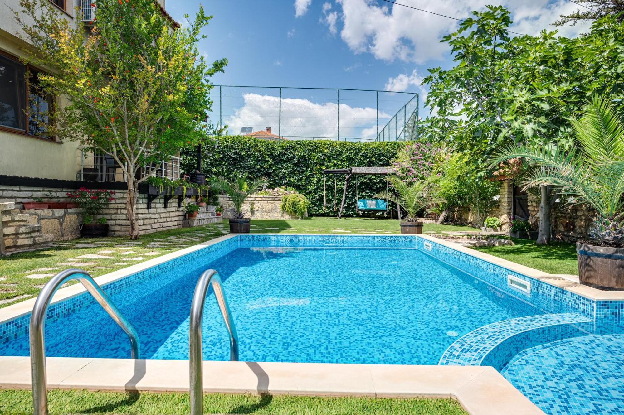 Вилла Komitata-pool And Jacuzzi Балчик